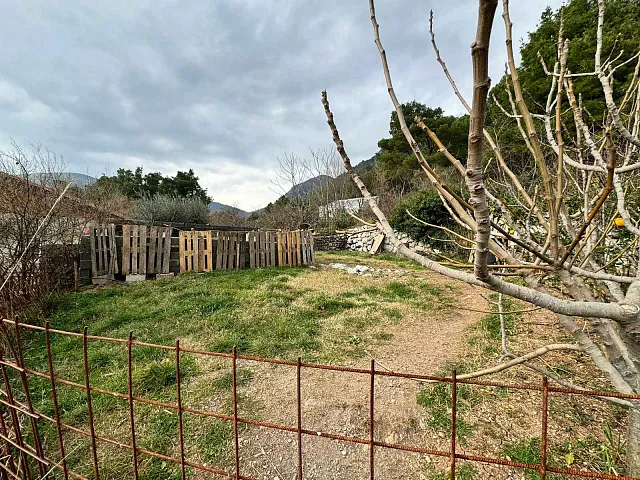 Grundstück von 389 m2 in einem der Bezirke Budva - Maine